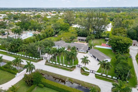 House in Southwest Ranches, Florida 6 bedrooms, 560.67 sq.m. № 1228830 - photo 15