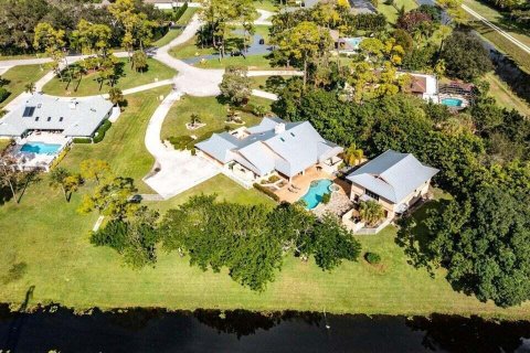 House in Wellington, Florida 6 bedrooms, 414.72 sq.m. № 1031480 - photo 14