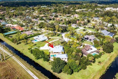 House in Wellington, Florida 6 bedrooms, 414.72 sq.m. № 1031480 - photo 16