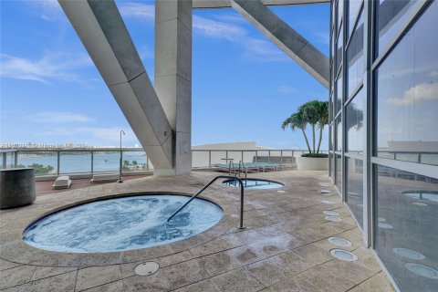 Condo in Miami, Florida, 1 bedroom  № 1270987 - photo 24