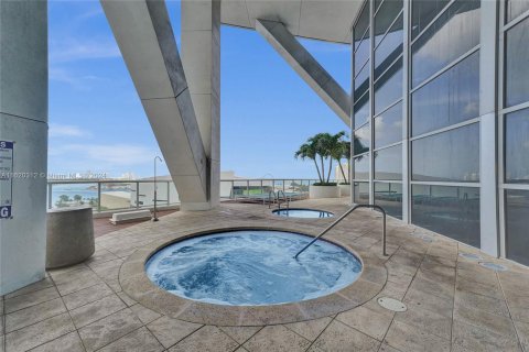 Condo in Miami, Florida, 1 bedroom  № 1270987 - photo 8