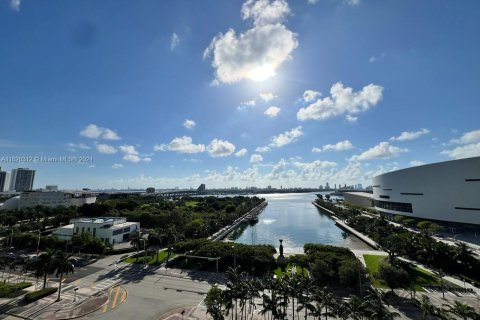 Condo in Miami, Florida, 1 bedroom  № 1270987 - photo 3