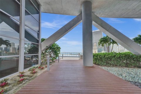 Condo in Miami, Florida, 1 bedroom  № 1270987 - photo 14