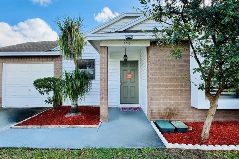 House in Orlando, Florida 2 bedrooms, 89.93 sq.m. № 1428688 - photo 1