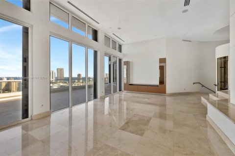 Condominio en venta en Aventura, Florida, 6 dormitorios, 845.41 m2 № 1396242 - foto 20