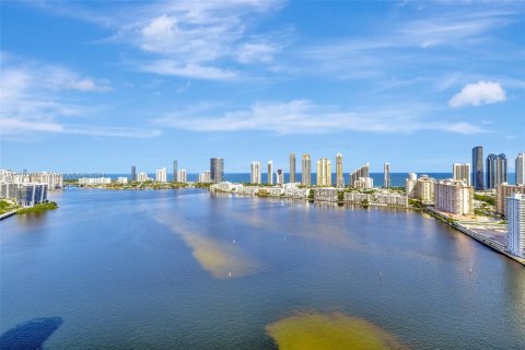 Condominio en venta en Aventura, Florida, 6 dormitorios, 845.41 m2 № 1396242 - foto 30