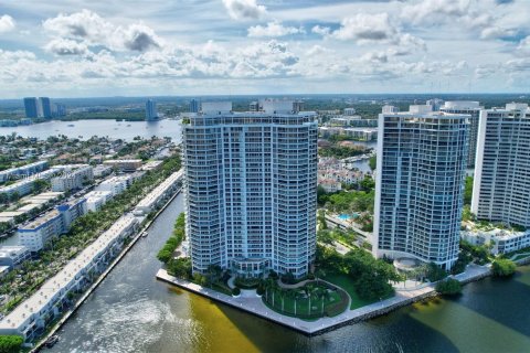 Condominio en venta en Aventura, Florida, 6 dormitorios, 845.41 m2 № 1396242 - foto 19