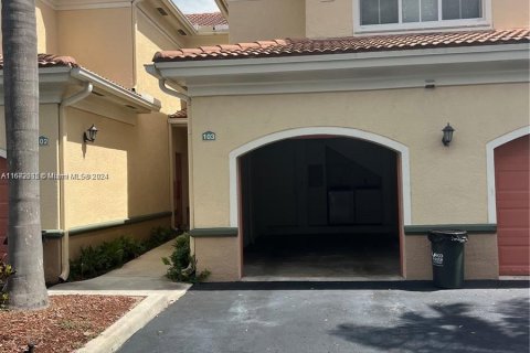 Condominio en alquiler en Miramar, Florida, 1 dormitorio, 78.97 m2 № 1396244 - foto 1