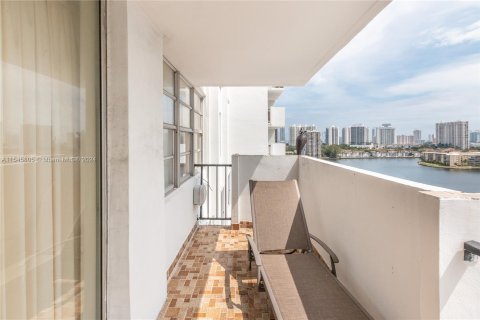 Condo in Aventura, Florida, 2 bedrooms  № 1049671 - photo 14