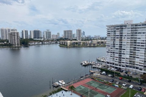 Condo in Aventura, Florida, 2 bedrooms  № 1049671 - photo 1