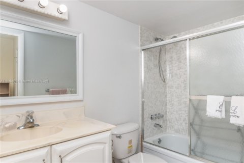 Condo in Aventura, Florida, 2 bedrooms  № 1049671 - photo 27