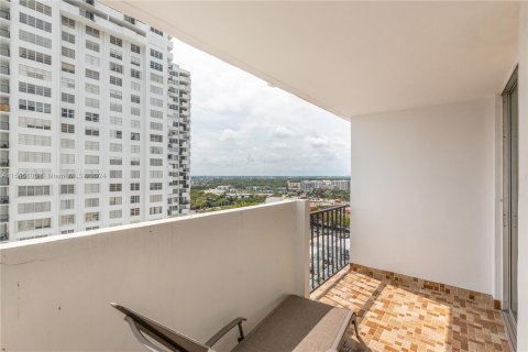 Copropriété à vendre à Aventura, Floride: 2 chambres, 106.19 m2 № 1049671 - photo 16