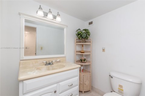 Condo in Aventura, Florida, 2 bedrooms  № 1049671 - photo 17