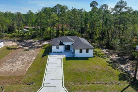 Casa en venta en Lehigh Acres, Florida, 3 dormitorios № 1233930 - foto 1