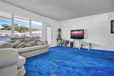 Condo in Deerfield Beach, Florida, 1 bedroom  № 1240914 - photo 17