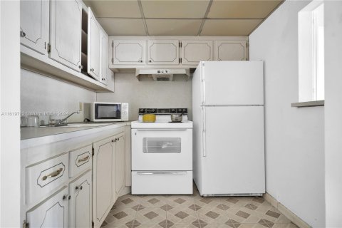 Condo in Deerfield Beach, Florida, 1 bedroom  № 1240914 - photo 8