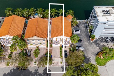 Villa ou maison à vendre à North Miami Beach, Floride: 4 chambres, 190.45 m2 № 1047569 - photo 11