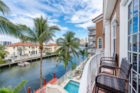 Villa ou maison à vendre à North Miami Beach, Floride: 4 chambres, 190.45 m2 № 1047569 - photo 6