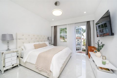 Villa ou maison à vendre à North Miami Beach, Floride: 4 chambres, 190.45 m2 № 1047569 - photo 29