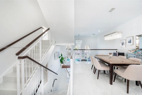 Villa ou maison à vendre à North Miami Beach, Floride: 4 chambres, 190.45 m2 № 1047569 - photo 18