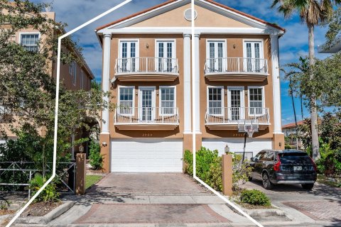 Villa ou maison à vendre à North Miami Beach, Floride: 4 chambres, 190.45 m2 № 1047569 - photo 10