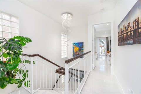 Villa ou maison à vendre à North Miami Beach, Floride: 4 chambres, 190.45 m2 № 1047569 - photo 19