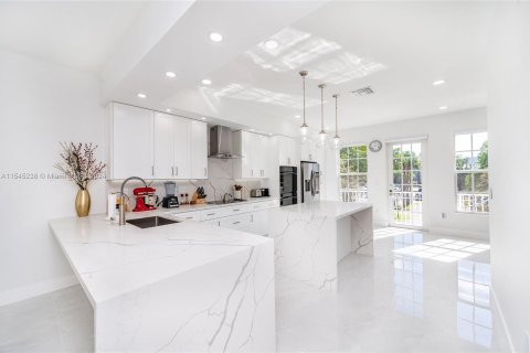 Villa ou maison à vendre à North Miami Beach, Floride: 4 chambres, 190.45 m2 № 1047569 - photo 20