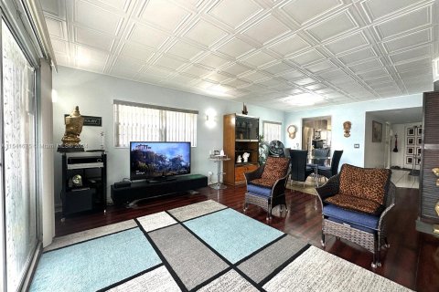 Copropriété à vendre à Pembroke Pines, Floride: 2 chambres, 140 m2 № 1050485 - photo 1