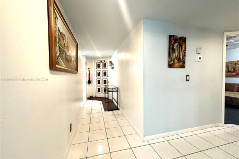 Copropriété à vendre à Pembroke Pines, Floride: 2 chambres, 140 m2 № 1050485 - photo 15