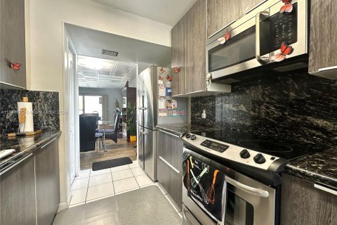 Copropriété à vendre à Pembroke Pines, Floride: 2 chambres, 140 m2 № 1050485 - photo 12