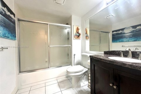 Copropriété à vendre à Pembroke Pines, Floride: 2 chambres, 140 m2 № 1050485 - photo 17