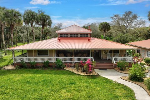 Casa en venta en Palm City, Florida, 4 dormitorios, 341.51 m2 № 1017590 - foto 1