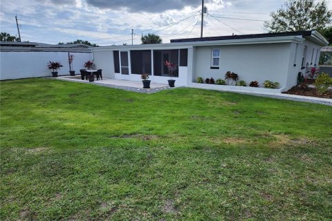 House in Punta Gorda, Florida 3 bedrooms, 187.85 sq.m. № 1062428 - photo 3