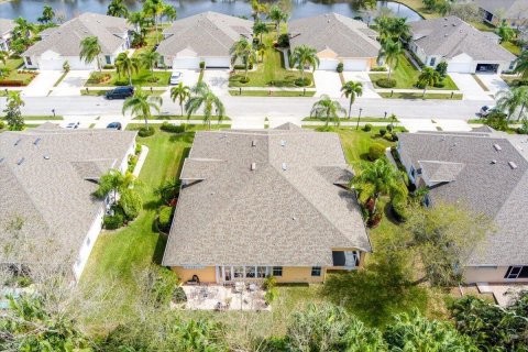 House in Vero Beach, Florida 3 bedrooms, 163.79 sq.m. № 1040522 - photo 20