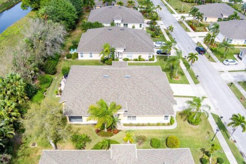 House in Vero Beach, Florida 3 bedrooms, 163.79 sq.m. № 1040522 - photo 21