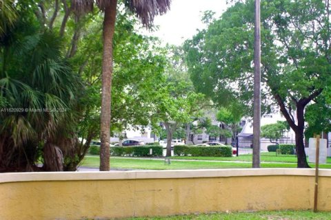 Condominio en venta en Oakland Park, Florida, 2 dormitorios, 99.41 m2 № 1241876 - foto 24