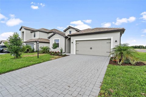 House in LORRAINE LAKES in Lakewood Ranch, Florida 3 bedrooms, 204.48 sq.m. № 1285409 - photo 2