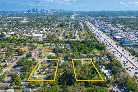 Propiedad comercial en venta en El Portal, Florida № 1162242 - foto 1