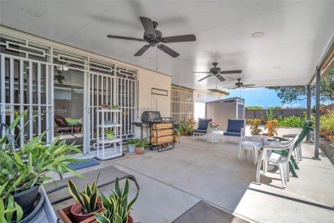 House in Miami, Florida 4 bedrooms, 142.98 sq.m. № 1380355 - photo 26