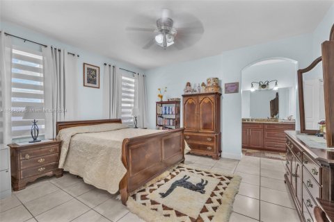 Villa ou maison à vendre à Miami, Floride: 4 chambres, 142.98 m2 № 1380355 - photo 13