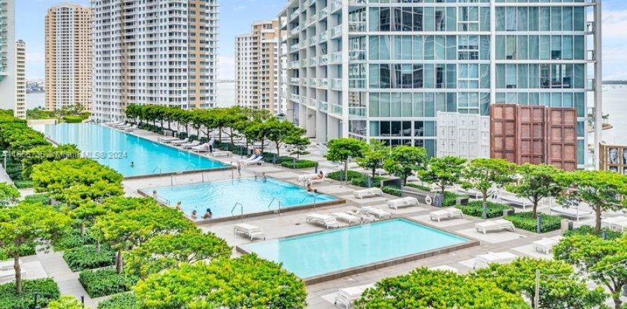 Condominio en Miami, Florida, 1 dormitorio  № 1380354