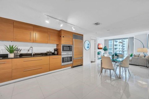 Condo in Miami, Florida, 1 bedroom  № 1380354 - photo 14