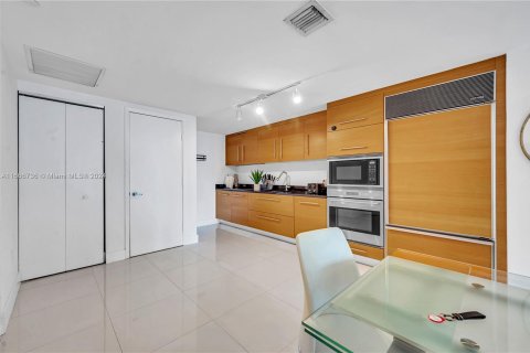 Condominio en venta en Miami, Florida, 1 dormitorio, 81.38 m2 № 1380354 - foto 16