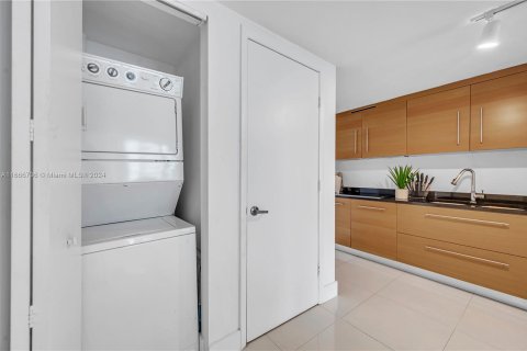 Condominio en venta en Miami, Florida, 1 dormitorio, 81.38 m2 № 1380354 - foto 17