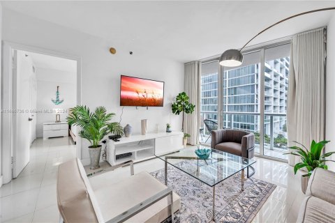 Condo in Miami, Florida, 1 bedroom  № 1380354 - photo 6