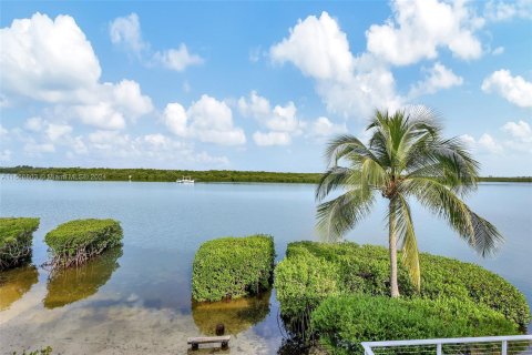 Townhouse in Hutchinson Island South, Florida 2 bedrooms, 138.15 sq.m. № 1380357 - photo 29