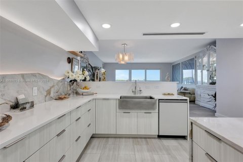 Adosado en venta en Hutchinson Island South, Florida, 2 dormitorios, 138.15 m2 № 1380357 - foto 11