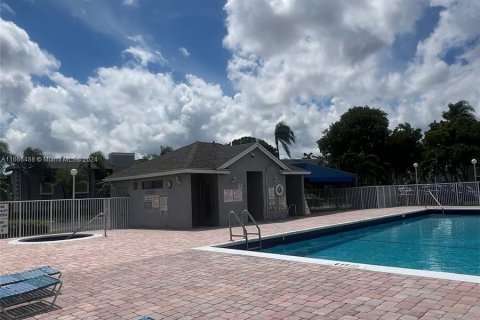 Copropriété à vendre à Miami, Floride: 2 chambres, 98.48 m2 № 1380356 - photo 14