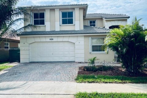 House in Miramar, Florida 4 bedrooms, 201.04 sq.m. № 1380358 - photo 1