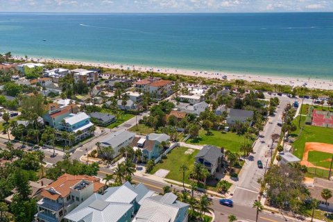 Terreno en venta en Saint Pete Beach, Florida № 1339746 - foto 1